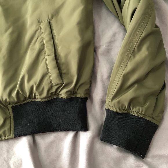 GARAGE THE MUST-HAVE BOMBER JACKET (ARMY GREEN) - Picture 9 of 10